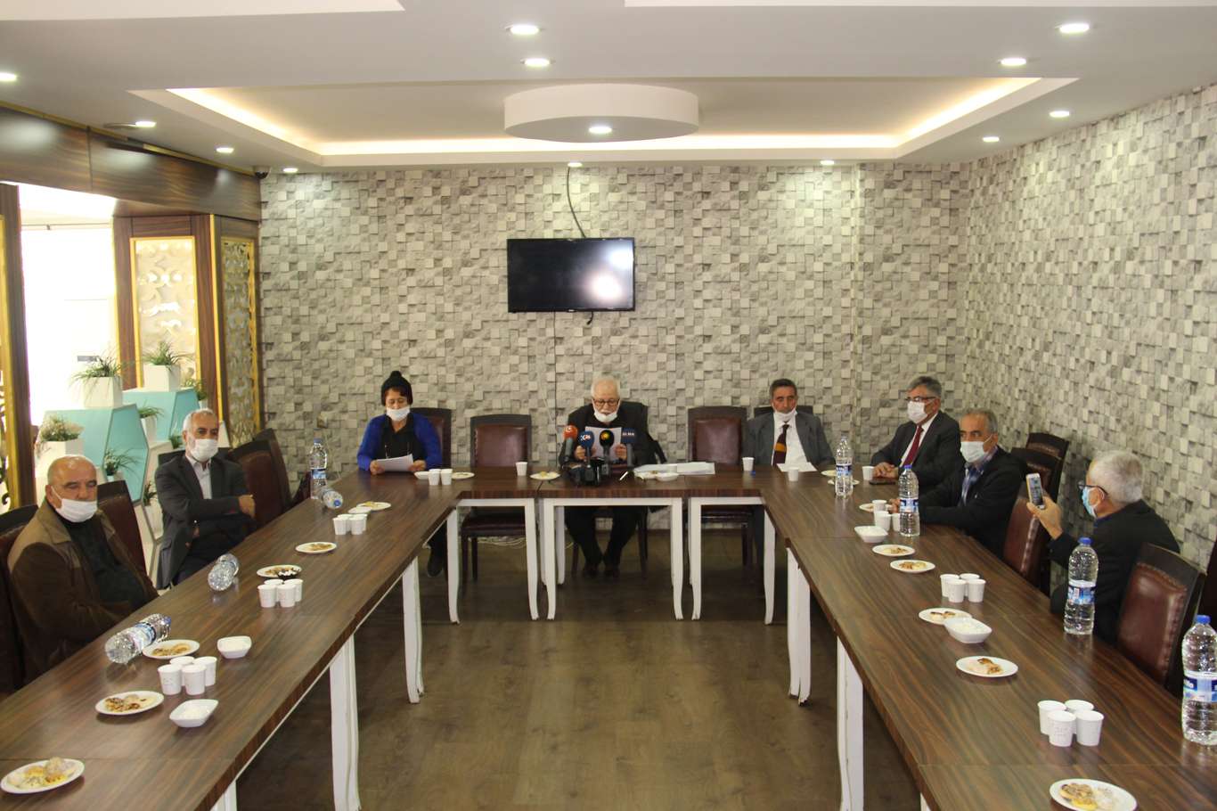 ​206 Kürt aydın ve yazardan PKK'ye çağrı: Bölgede işgalcisiniz Kürdistan'dan çıkın